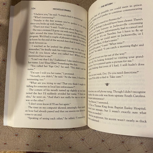 🔥📖Books 4/$10🔥 - Picture 4 of 4